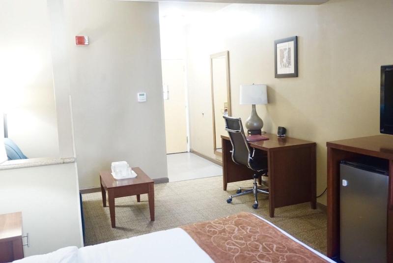 Comfort Suites Waldorf Area image