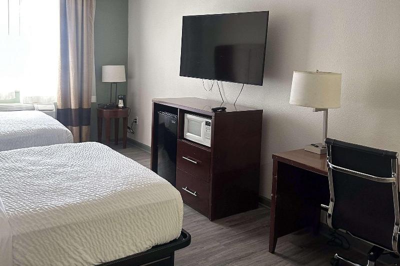 Comfort Suites Waldorf Area image