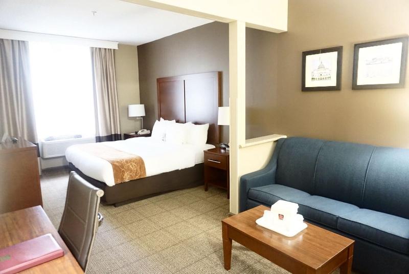 Comfort Suites Waldorf Area image
