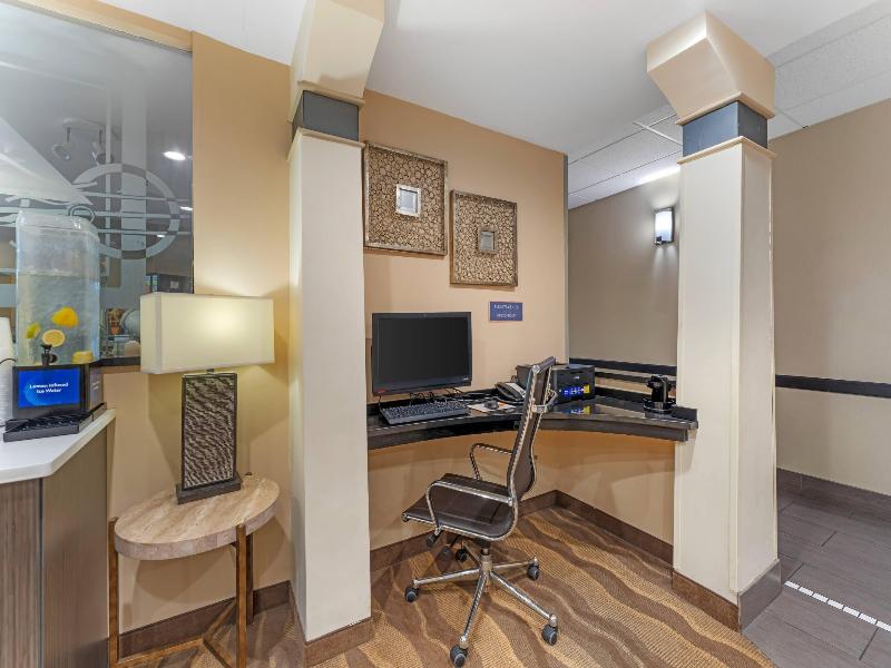 Comfort Suites Pittsburgh Airport image