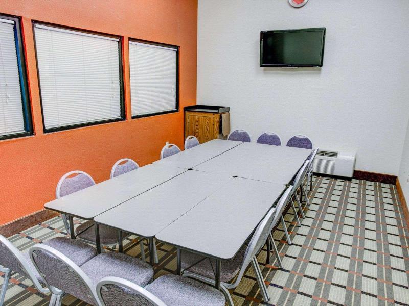 Comfort Suites Pittsburgh Airport image