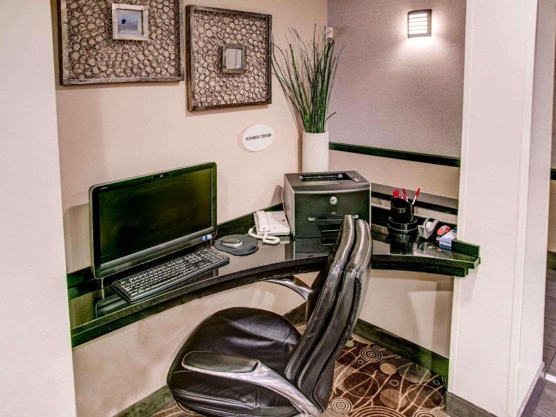 Comfort Suites Pittsburgh Airport image