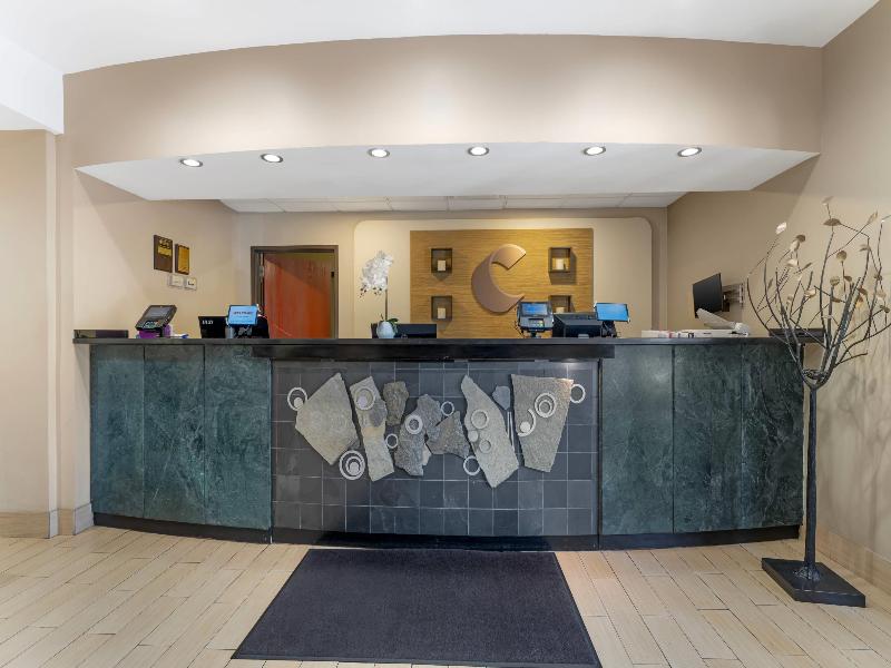 Comfort Suites Pittsburgh Airport image