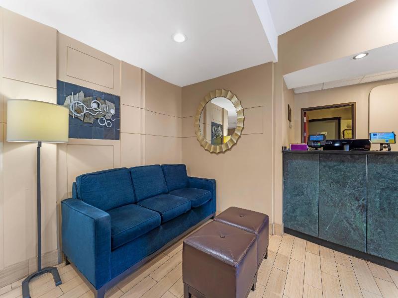 Comfort Suites Pittsburgh Airport image