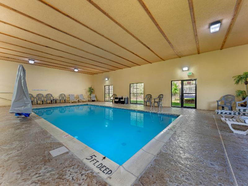Comfort Suites Pittsburgh Airport image