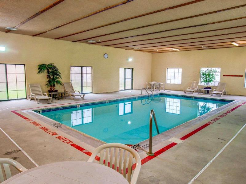 Comfort Suites Pittsburgh Airport image