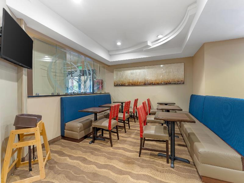 Comfort Suites Pittsburgh Airport image
