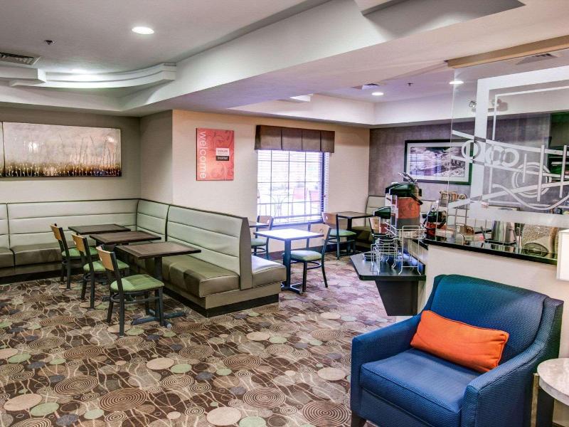 Comfort Suites Pittsburgh Airport image