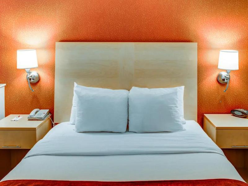 Comfort Suites Pittsburgh Airport image