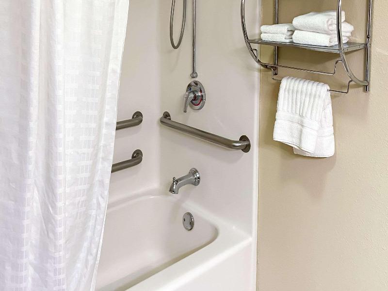 Comfort Suites Pittsburgh Airport image
