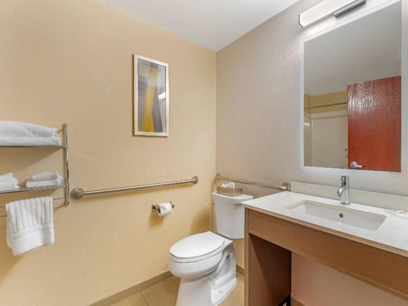 Comfort Suites Pittsburgh Airport image