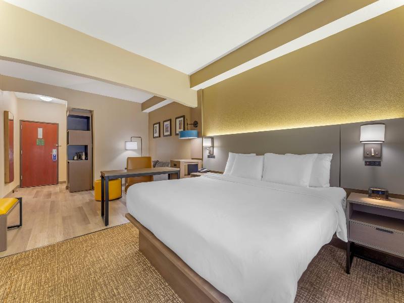 Comfort Suites Pittsburgh Airport image