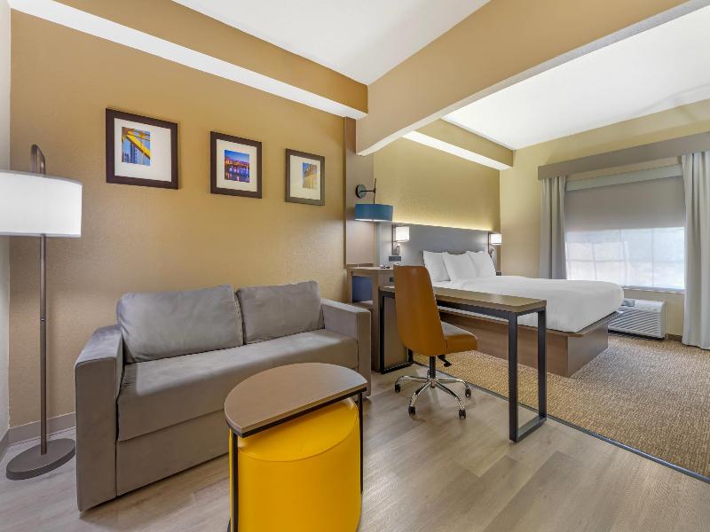 Comfort Suites Pittsburgh Airport image
