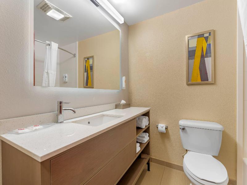 Comfort Suites Pittsburgh Airport image