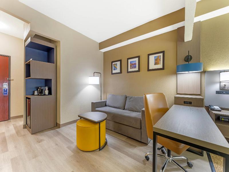 Comfort Suites Pittsburgh Airport image