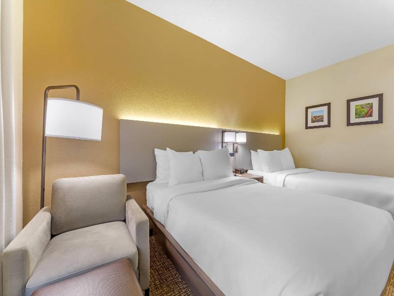 Comfort Suites Pittsburgh Airport image
