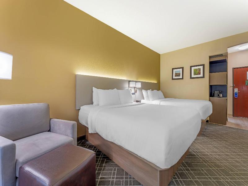 Comfort Suites Pittsburgh Airport image