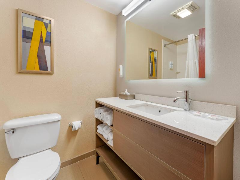 Comfort Suites Pittsburgh Airport image