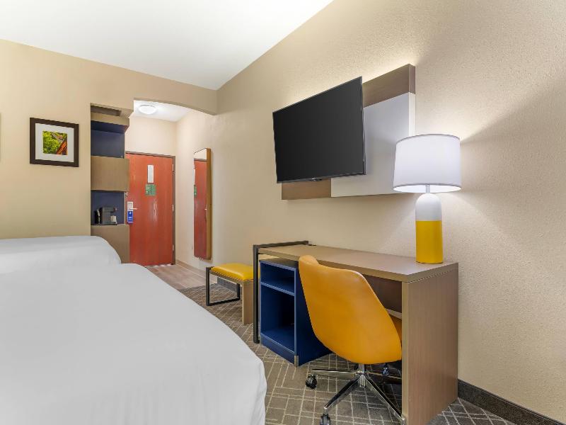 Comfort Suites Pittsburgh Airport image