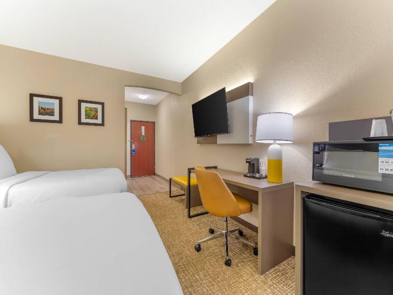 Comfort Suites Pittsburgh Airport image