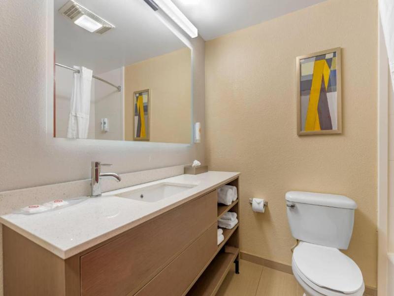Comfort Suites Pittsburgh Airport image