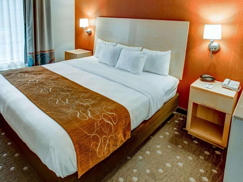Comfort Suites Pittsburgh Airport image