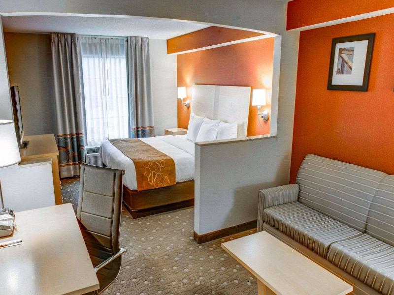 Comfort Suites Pittsburgh Airport image