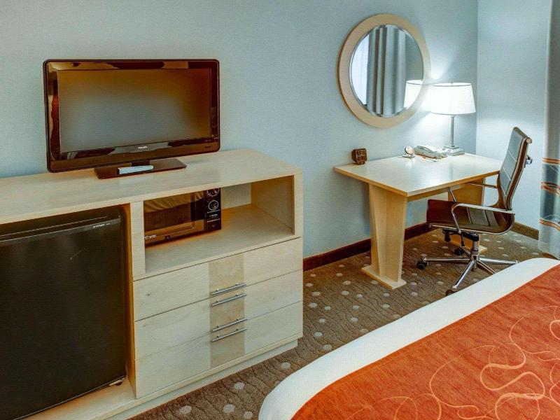 Comfort Suites Pittsburgh Airport image