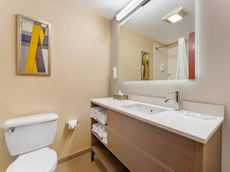 Comfort Suites Pittsburgh Airport image