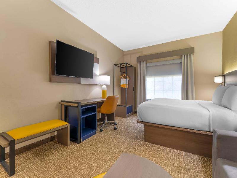 Comfort Suites Pittsburgh Airport image