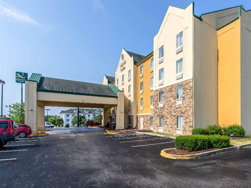Comfort Suites Richmond Area image