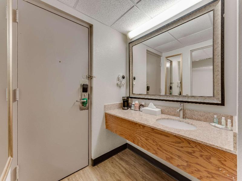 Quality Inn Easton PA image