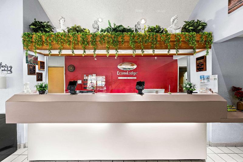Econo Lodge London Area image