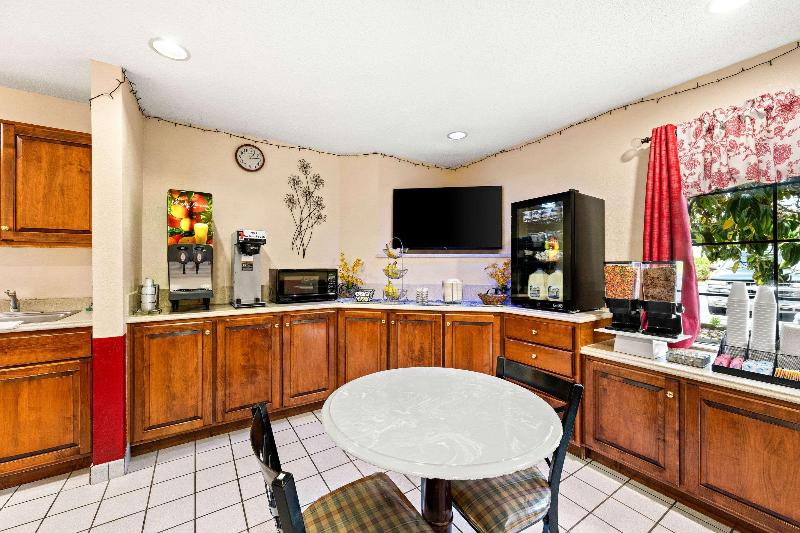 Econo Lodge London Area image
