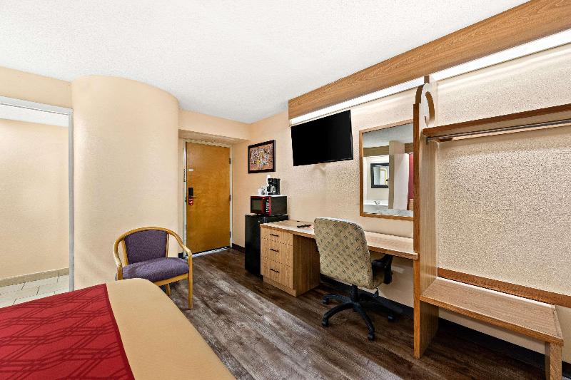 Econo Lodge London Area image