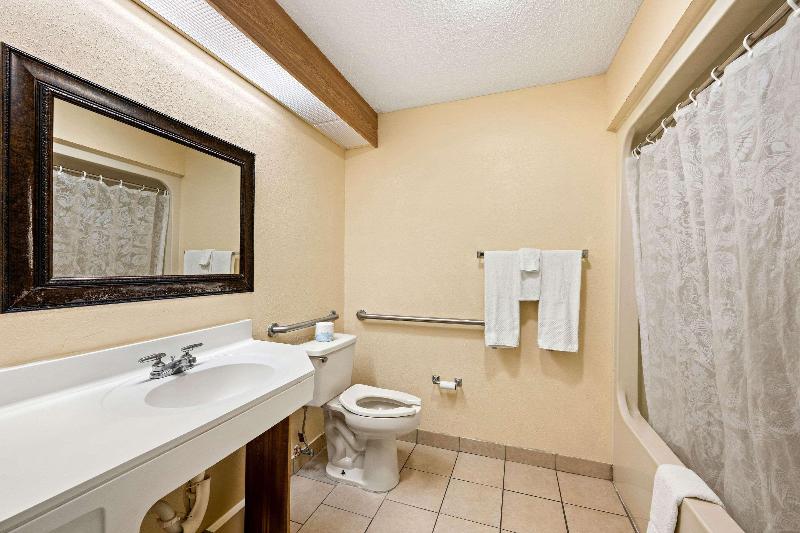 Econo Lodge London Area image