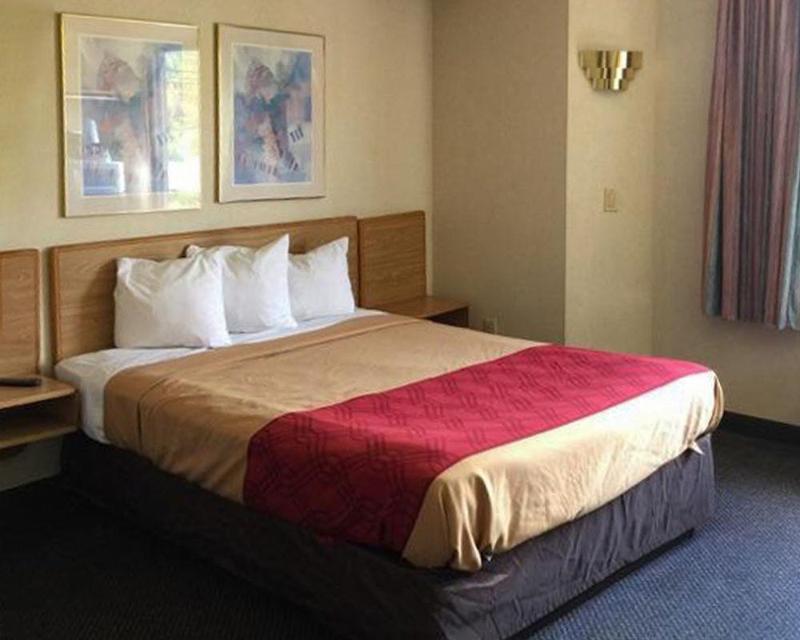 Econo Lodge London Area image