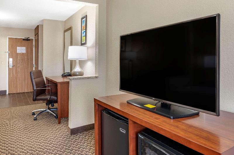 Comfort Inn Near Kokomo Speedway image
