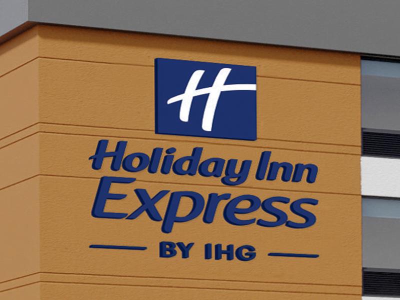 Holiday Inn Express & Suites Southfield, Detroit 2
