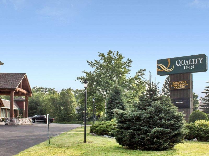 Quality Inn Rhinelander Area image