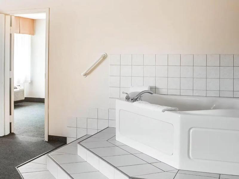 Quality Inn Rhinelander Area image