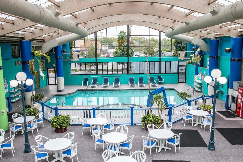 Country Inn & Suites by Radisson, Muskegon, MI image