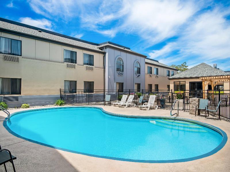 Country Inn & Suites by Radisson, Muskegon, MI