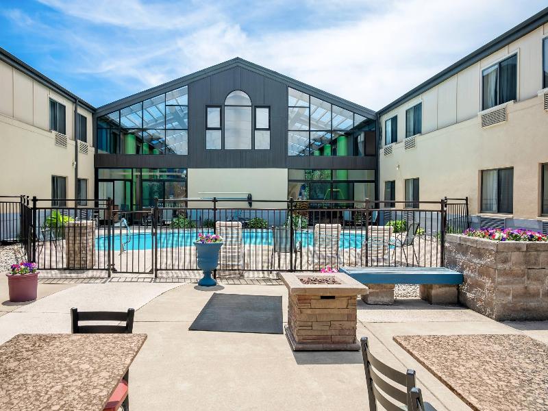 Country Inn & Suites by Radisson, Muskegon, MI