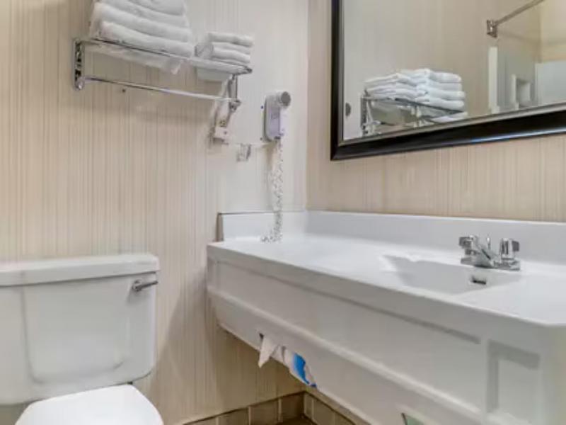 Quality Inn Saint Ignace I-75 image