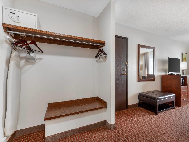 Quality Inn Saint Ignace I-75 image