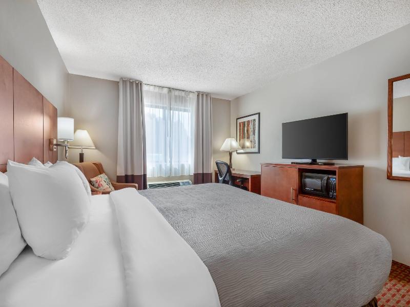 Quality Inn Saint Ignace I-75 image