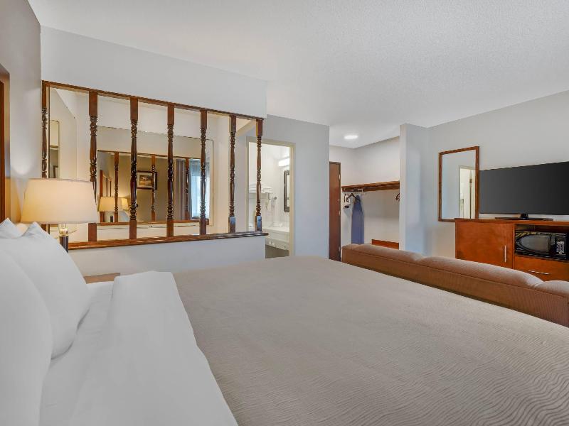Quality Inn Saint Ignace I-75 image
