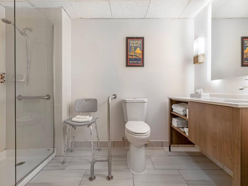Quality Inn Saint Ignace I-75 image
