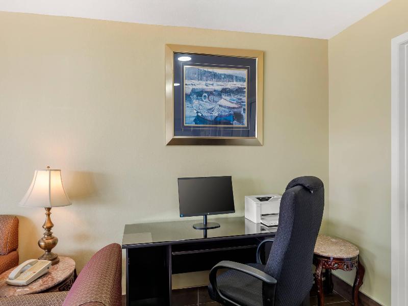 Quality Inn Paris image